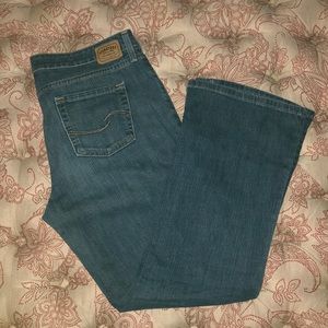 Signature Levi’s Strauss low- rise bootcut jeans